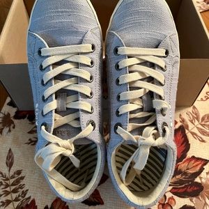 Taos light blue sneakers